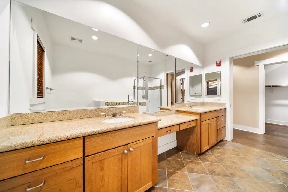 Double vanity seen from the other side